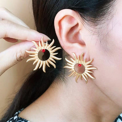 Sunflower earrings with a niche design sense, simple style, retro alloy, fashionable matte gold