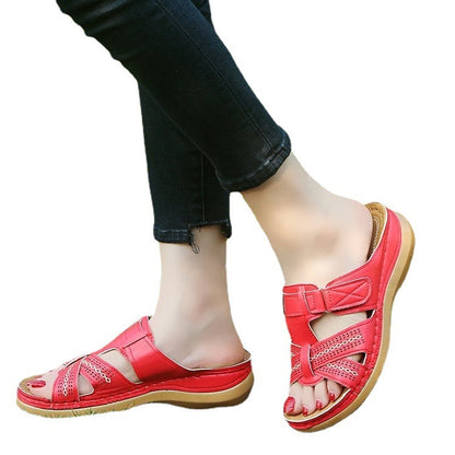 Sandals for women with thick soles and sloping heels, wearing beach sandals on the outside