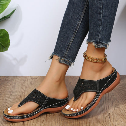 Summer New Cool Slippers European and American Foreign Trade Large Size Hollow Water Diamond Thick Sole Clip Toe Cool Slippers