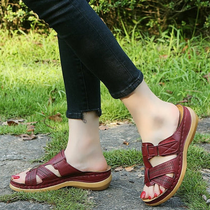 Sandals for women with thick soles and sloping heels, wearing beach sandals on the outside