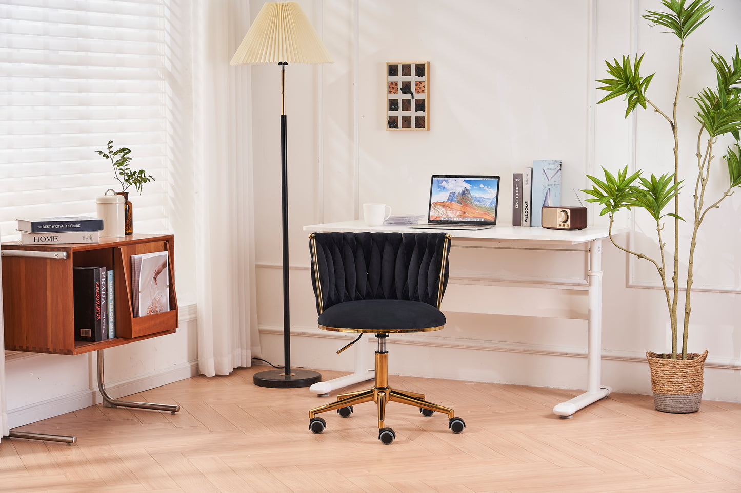 Office desks and chairs, with adjustable wheels and cushioned office desks and chairs that conform to ergonomics (black)