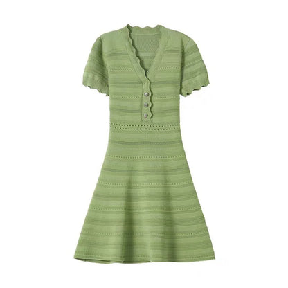 High end green dress, V-neck knitted dress, French summer women's clothing, high-end sense, niche, light luxury